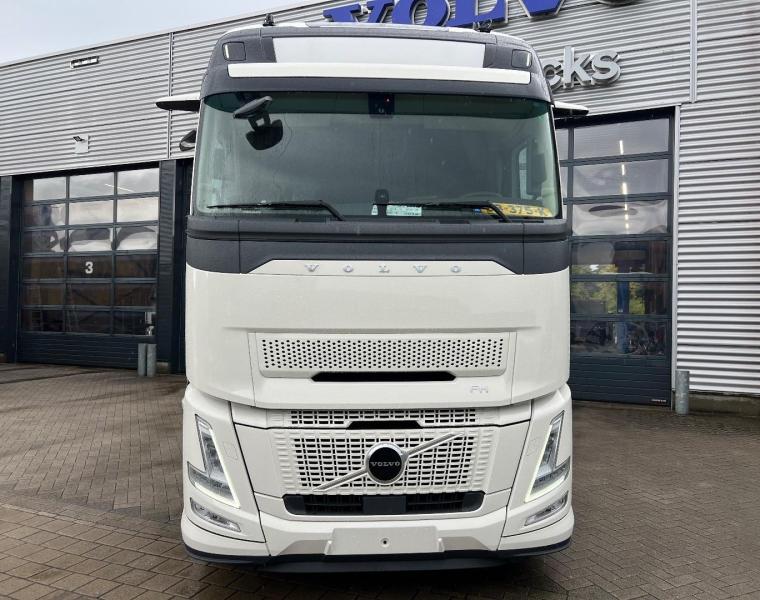 Volvo FH FH 460 GLOBETROTTER XL AERO I-SAVE / CO2 EMISSIE KLASSE 3 / I PARK COOL / STANDKACHEL/ 2 TANKS / CAMERA SPIEGELS / PA4732