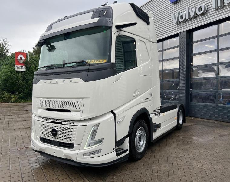 Volvo FH FH 460 GLOBETROTTER XL AERO I-SAVE / CO2 EMISSIE KLASSE 3 / I PARK COOL / STANDKACHEL/ 2 TANKS / CAMERA SPIEGELS / PA4732